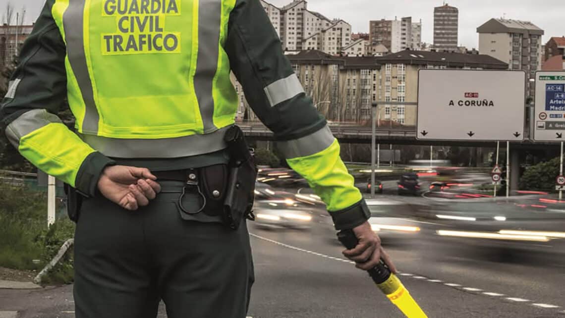 La DGT amenaza con multas de hasta 30.000€ por ir solo 2 personas en un vehículo