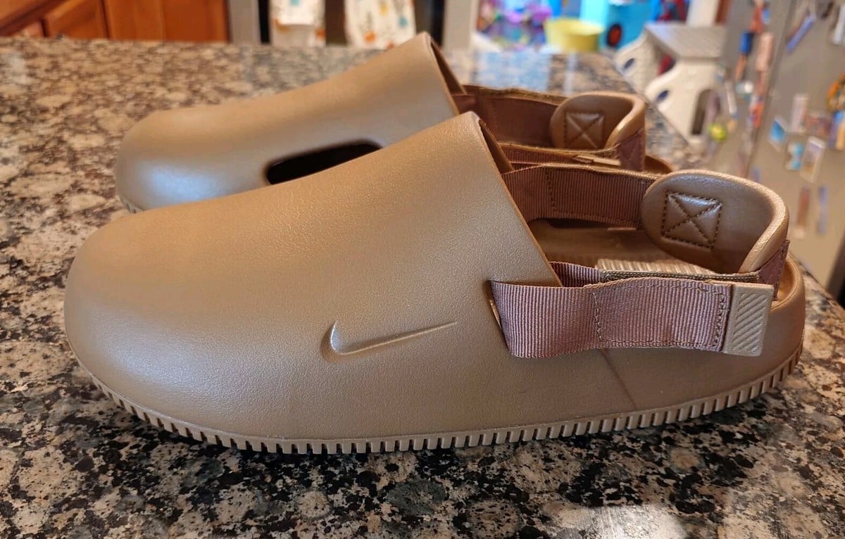 Ni chanclas ni Crocs: Esta es la nueva moda de mano de Nike en 2025