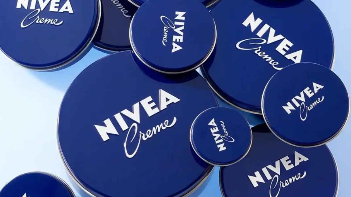 Expertos muestran los pros y contras de la popular crema Nivea de lata azul tras una prueba dermatológica