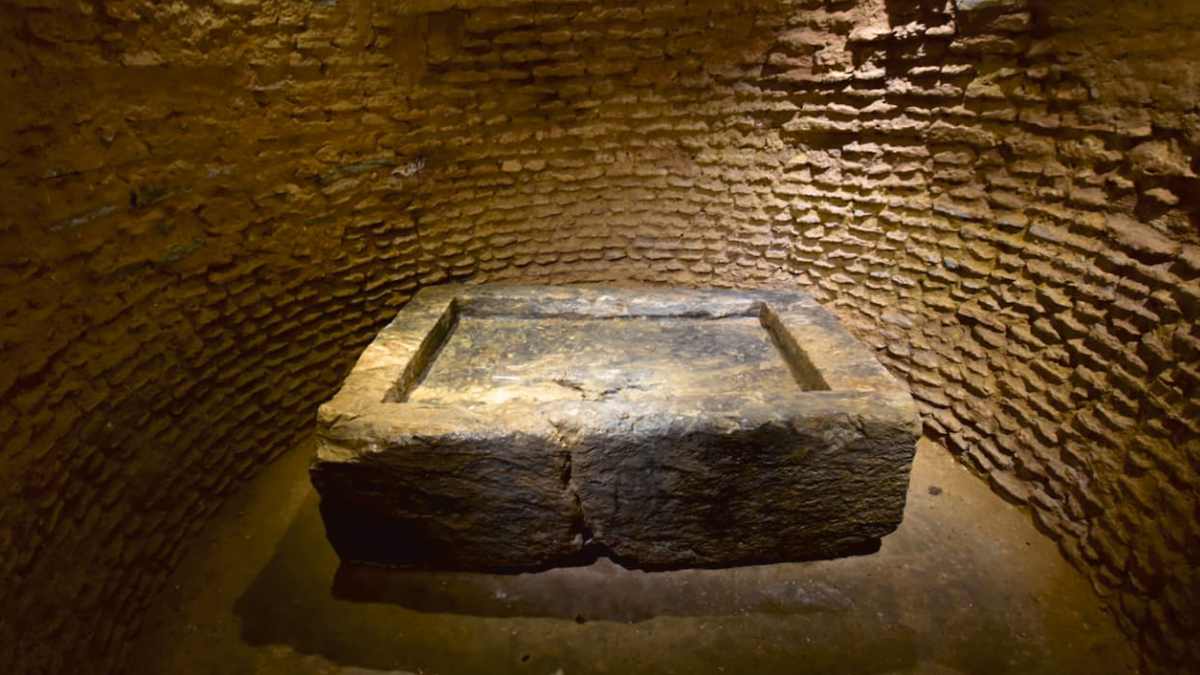 Pila de piedra del monumento megalítico de Matarrubilla en Valencina, Sevilla, transportada por mar hace más de 5.000 años.
