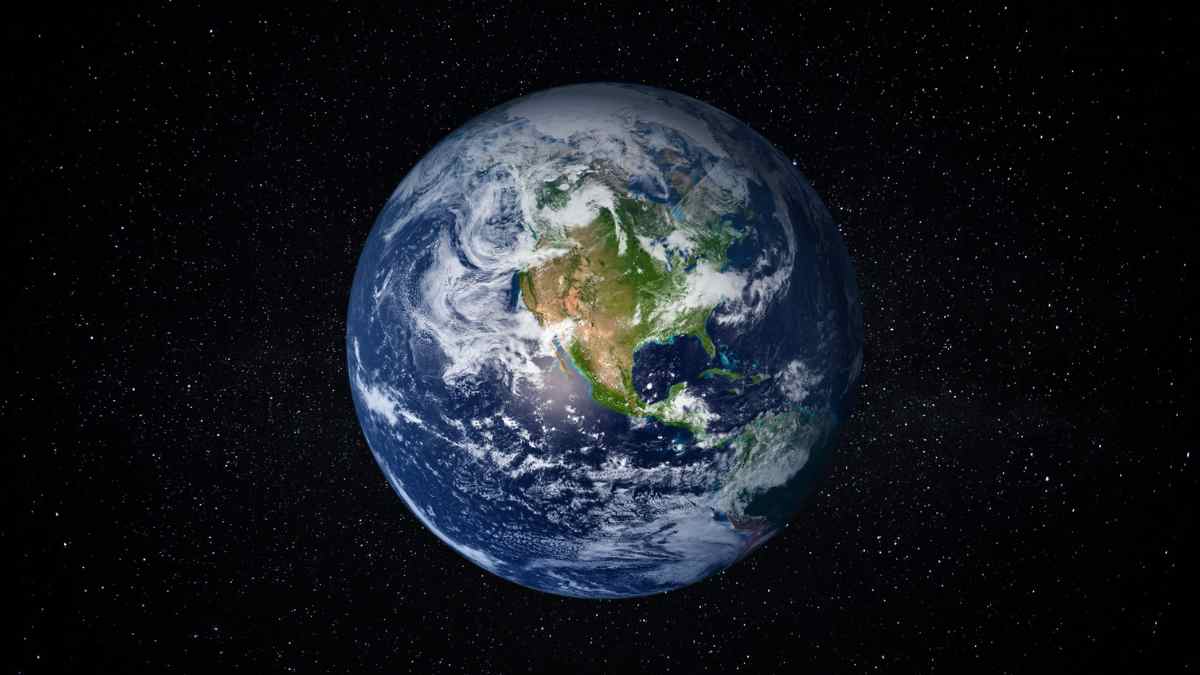 Imagen de la Tierra girando más rápido vista desde el espacio, con Norteamérica en primer plano.