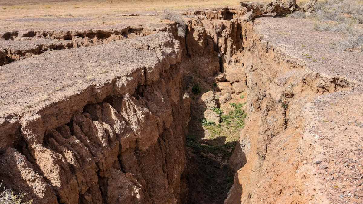 Mira la Tierra partirse en segundos: el vídeo que desvela 2,5 m de deslizamiento en la falla de Sagaing