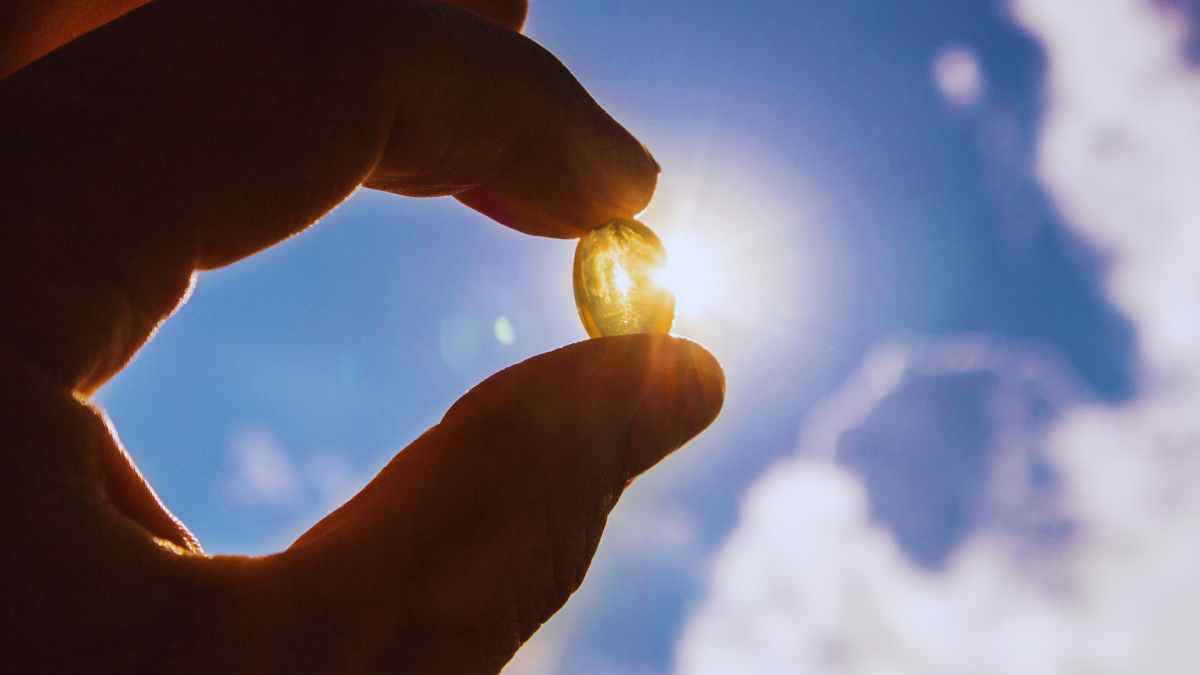 La vitamina que baja moderadamente la tensión a personas mayores pero solo bajo ciertas condiciones
