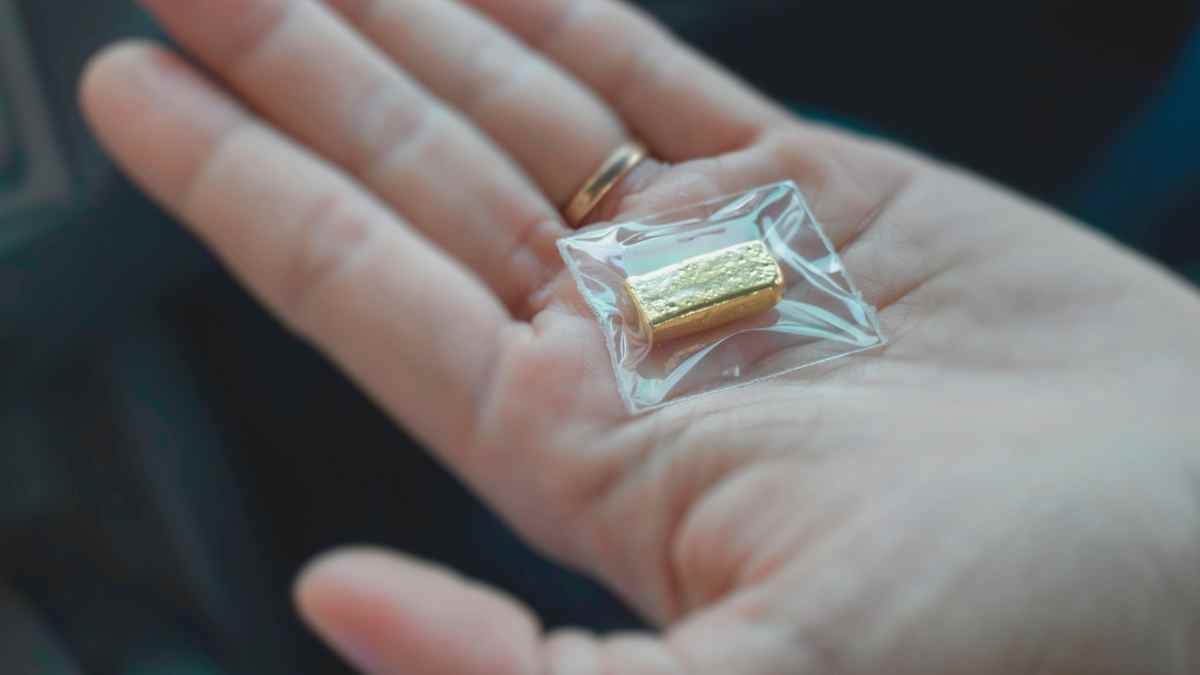 Lingote de oro puro extraído en el nuevo yacimiento hallado cerca del Triángulo Dorado de Canadá