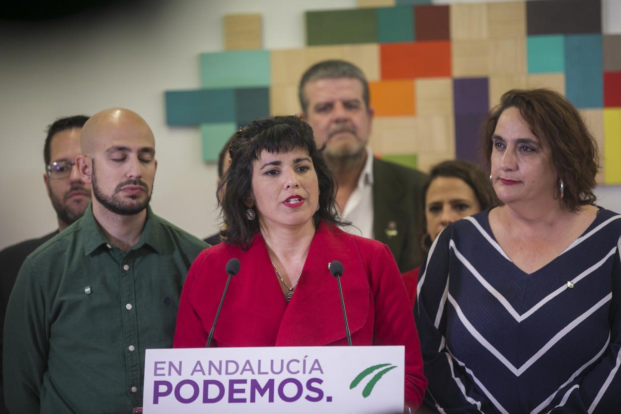 Teresa Rodríguez, con dirigentes y diputados afines a su corriente.