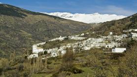 El barranco del río Poqueira es uno de los principales destinos de La Alpujarra granadina, con los pueblos de Pampaneira, Bubión y Capileira