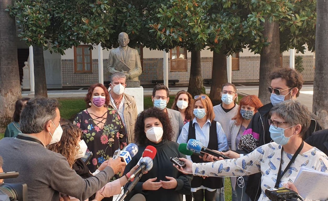 La diputada crítica Maribel Mora ateniendo ayer a los medios.