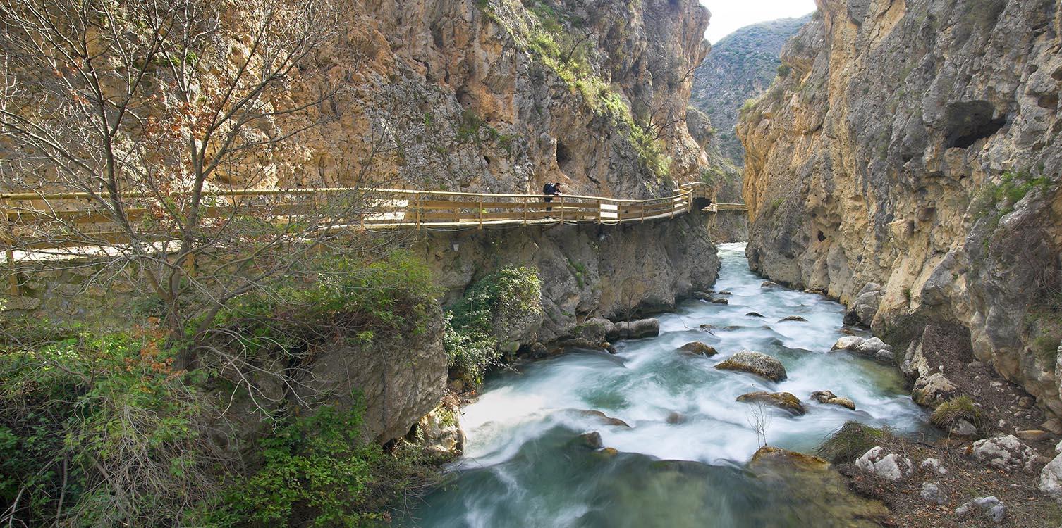 La Cerrada del río Castril es un impresionante cañón que ha sido modelado con el paso del tiempo