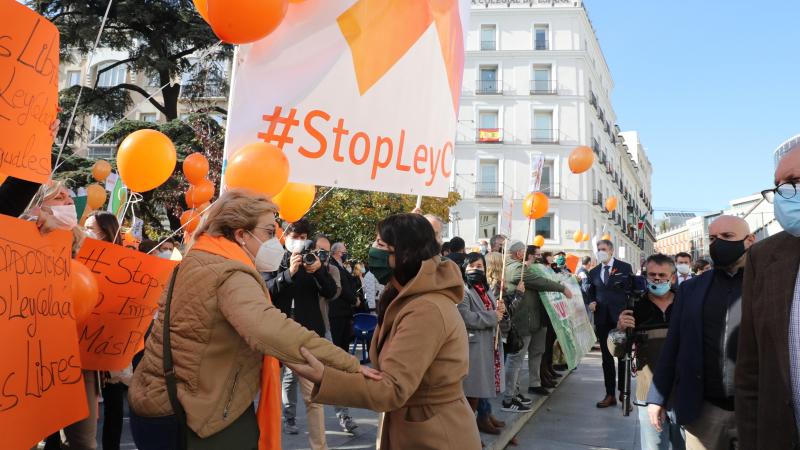 PP, Ciudadanos y Vox se han unido a la manifestación frente al Congreso contra la 'Ley Celaá'. Europa Press PP, Ciudadanos y Vox se han unido a la manifestación frente al Congreso contra la 'Ley Celaá'. Europa Press