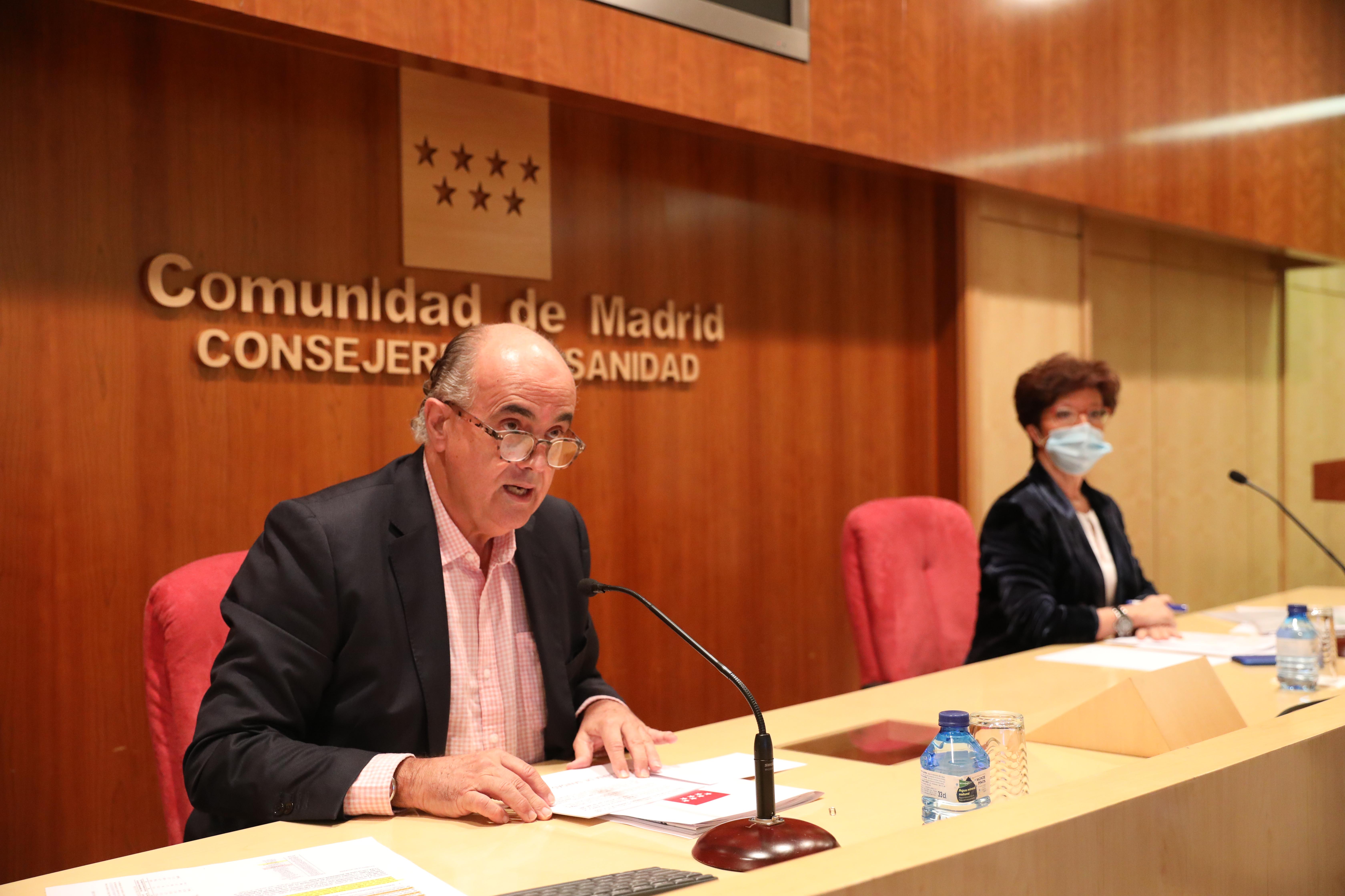 El viceconsejero de Salud Pública y Plan COVID-19 de la Comunidad de Madrid, Antonio Zapatero; y la directora general de Salud Pública, Elena Andradas / EP