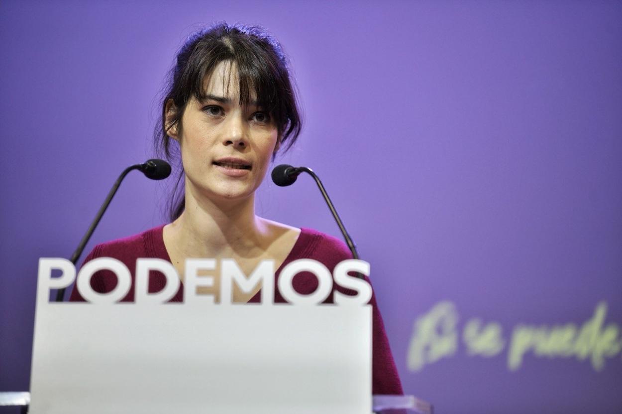 La portavoz de Podemos, Isa Serra, en rueda de prensa en la sede del partido