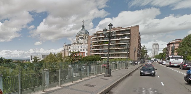 Imagen de Google Maps difundida por Infovaticana como el piso en el que vivirá Rouco Varela, en la calle Bailén