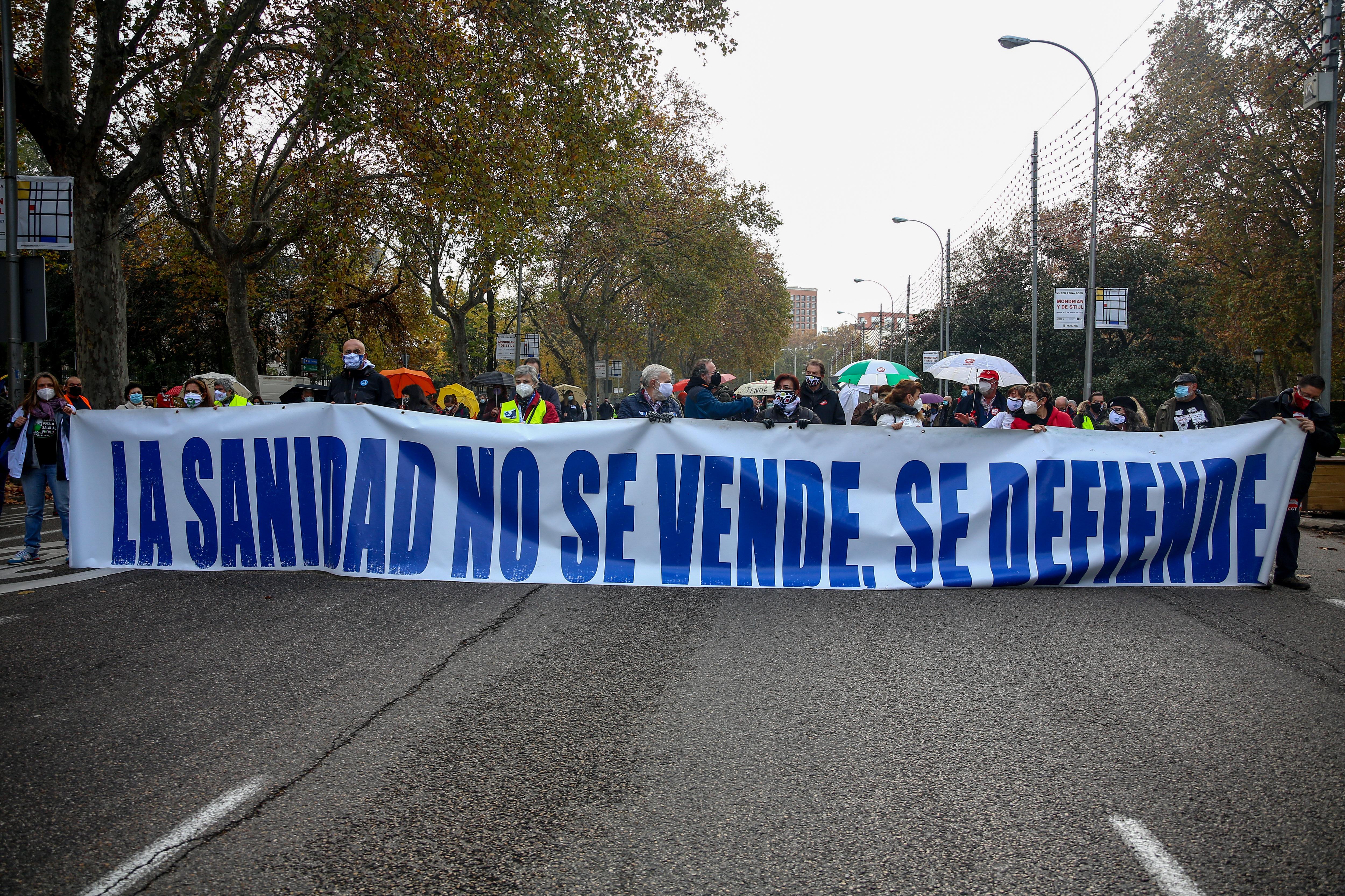 Los sanitarios se manifiestan en Madrid contra las medidas del Gobierno de Ayuso / EP
