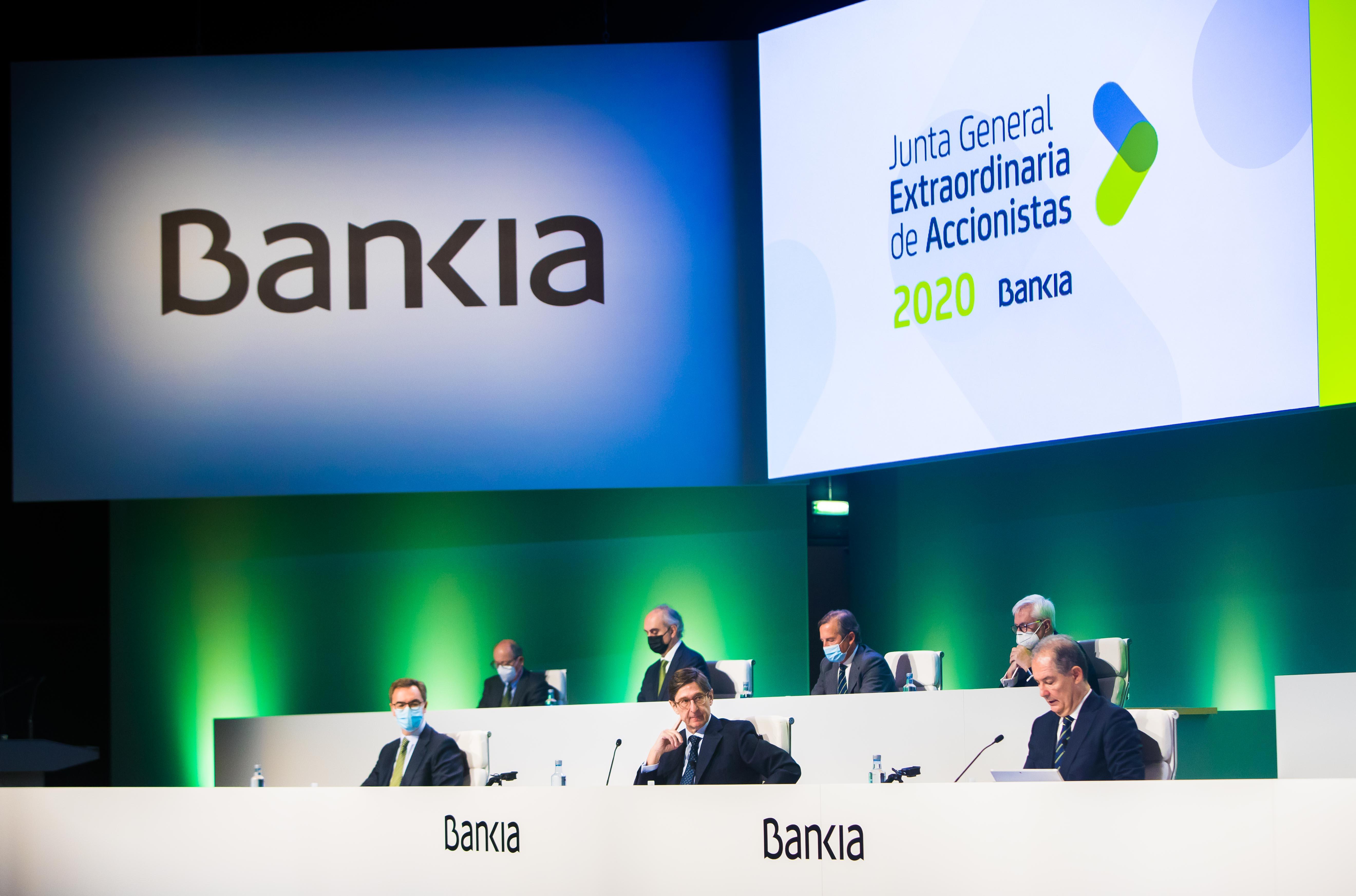 Los accionistas de Bankia aprueban la fusión con CaixaBank
