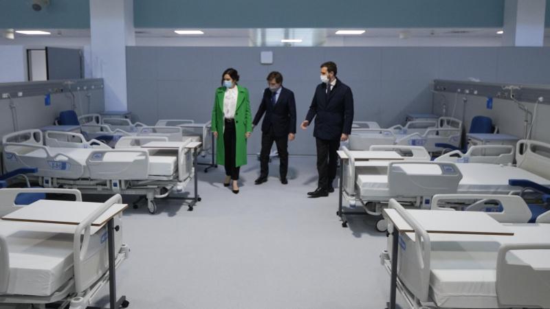 La presidenta de la Comunidad, Isabel Díaz Ayuso, junto al alcalde de Madrid, José Luis Martínez Almeida (c) y Pablo Casado (d) durante la inauguración del Hospital Isabel Zendal. J, Hellín.