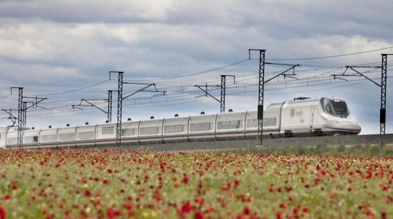 El transporte en tren de mercancías realiza 9 veces menos emisiones de CO2 que el transporte por carretera, y 160 veces menos que el avión