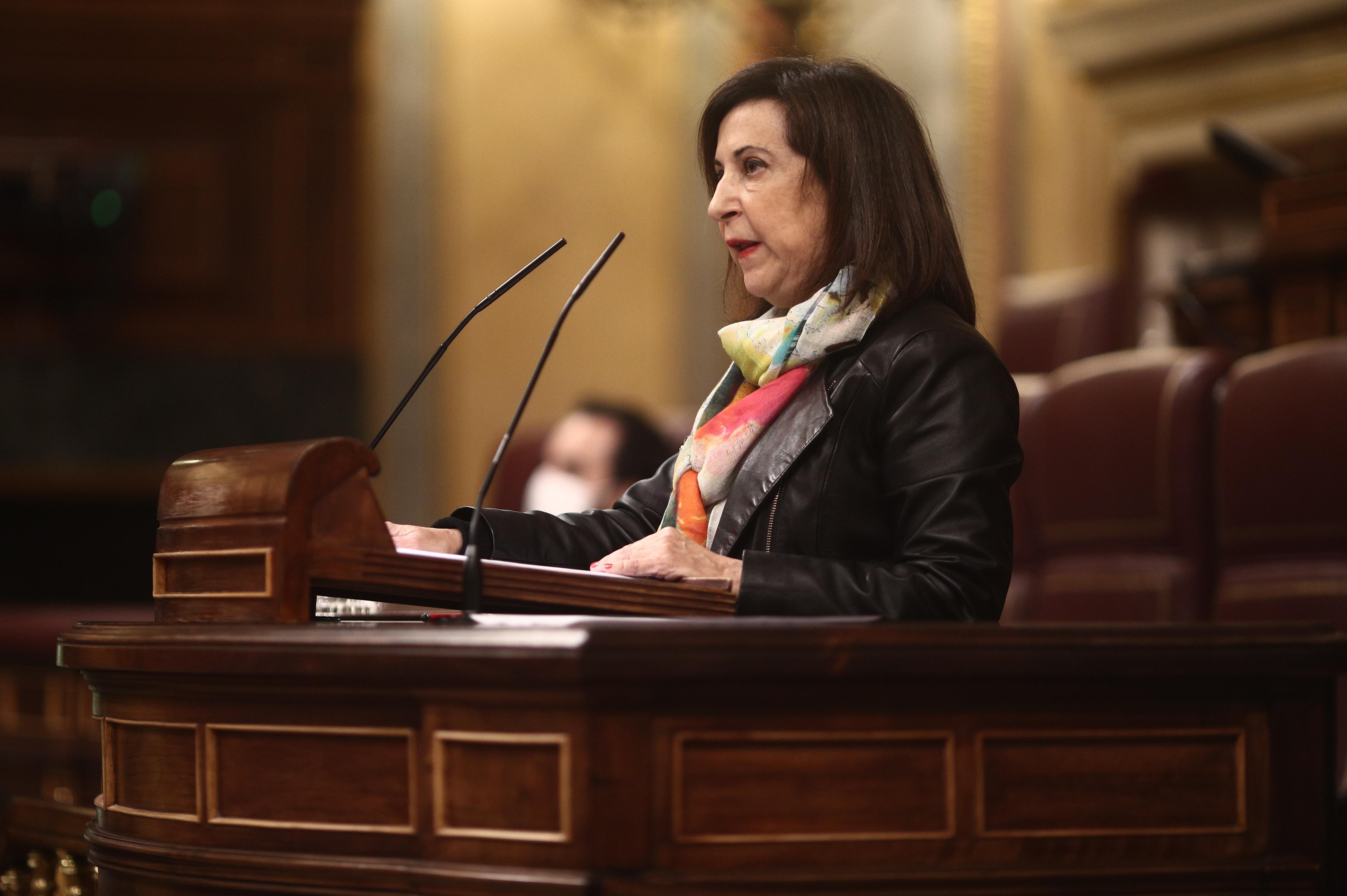 La ministra de Defensa, Margarita Robles, interviene durante una sesión plenaria en la Cámara Baja.