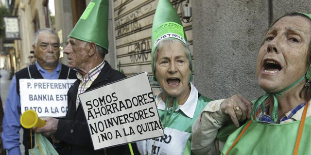 Un afectado por las preferentes de Bankia afea la actitud de Marhuenda