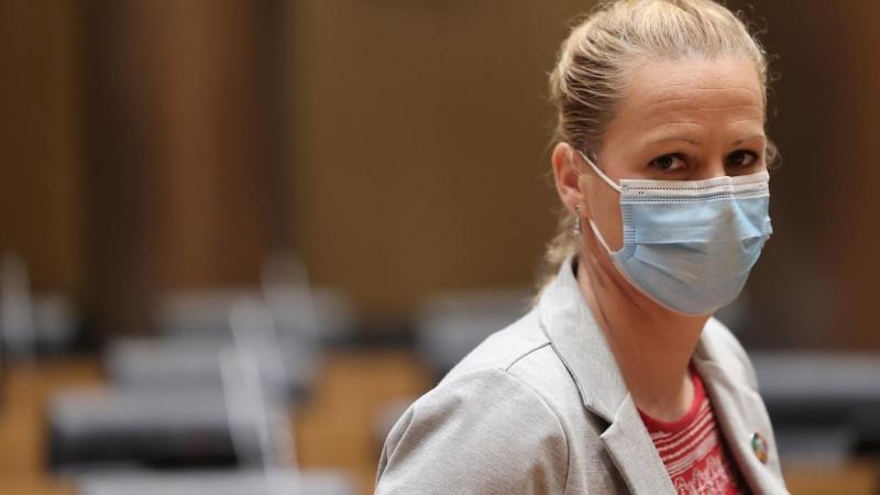 La diputada socialista Zaida Cantera, momentos antes del inicio de la Comisión de Asuntos Exteriores en el Congreso de los Diputados