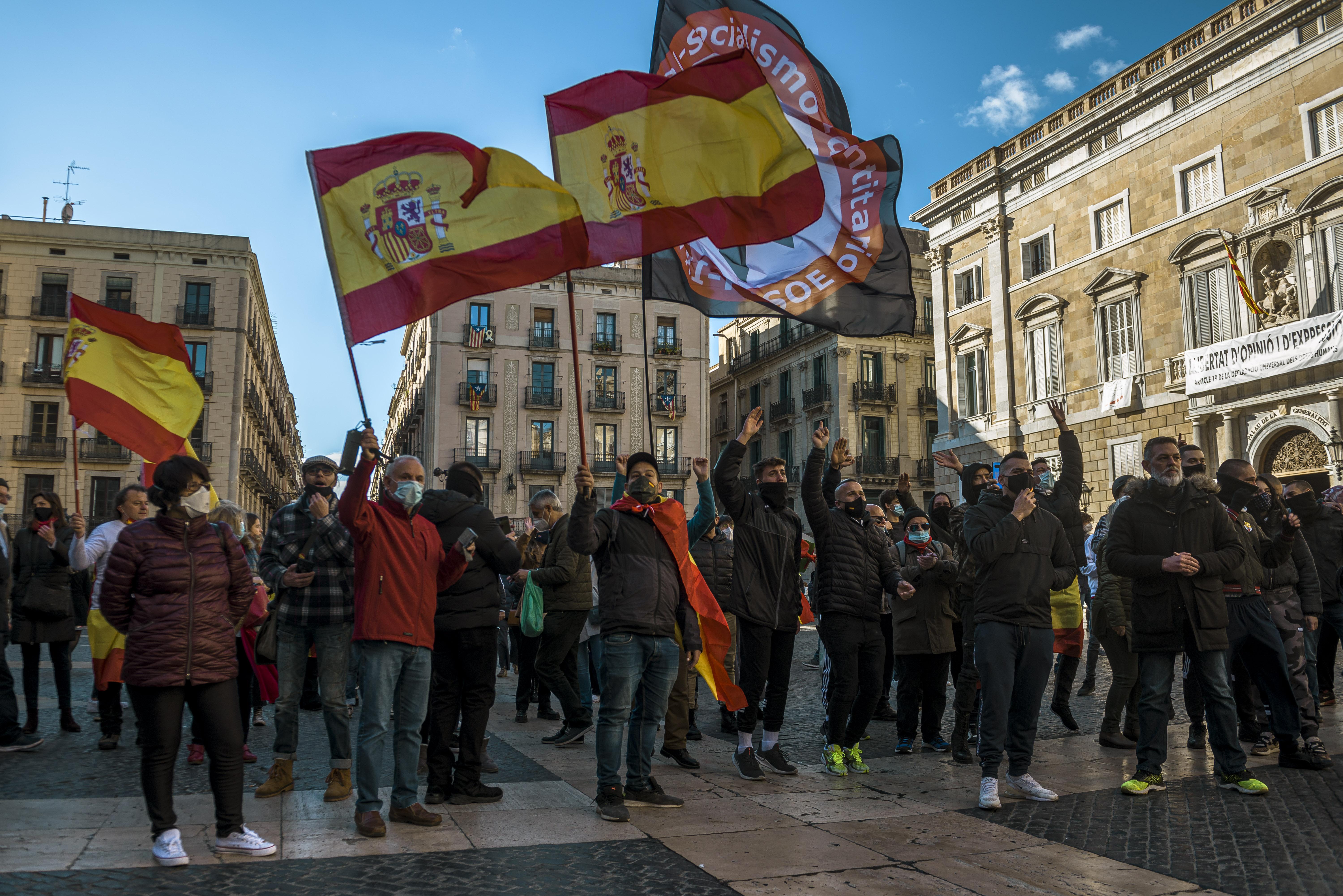 Neonazis en el acto de Vox en Barcelona