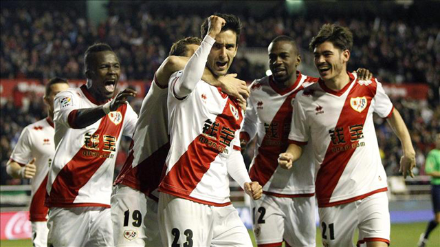 Saúl y Raúl Jiménez, del Atleti, y toda la plantilla del Rayo lucirán la bandera gay en sus cordones