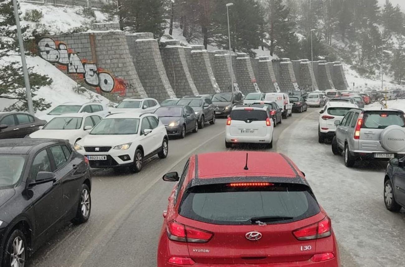 Colapso carretera de acceso al Puerto de Navacerrada