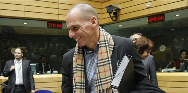 'ABC' cree haber encontrado el 'talón de Aquiles' de Varufakis: llevar una bufanda cara