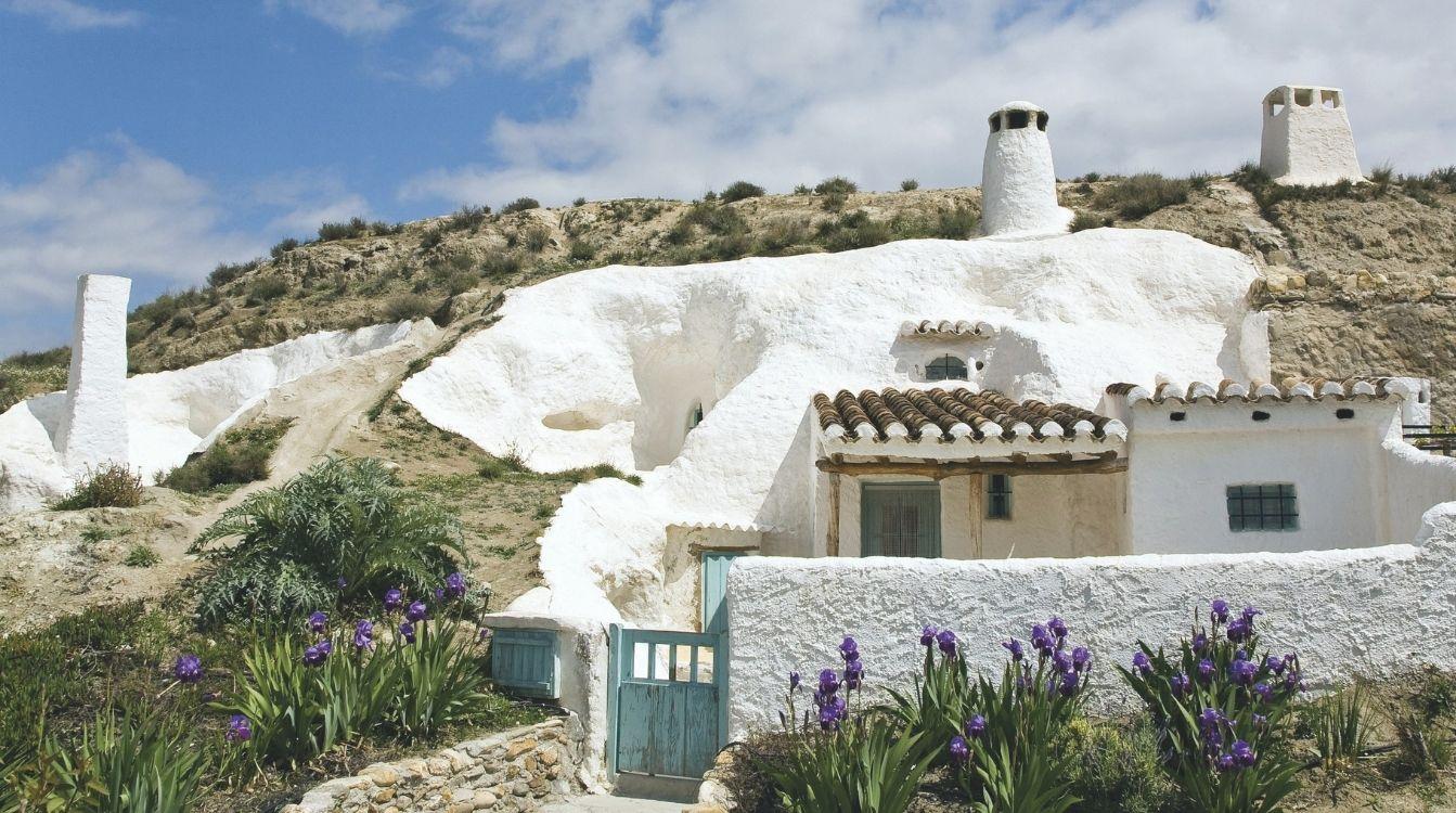 Las casas cueva se integran perfectamente en el paisaje y respetan el medio ambiente en el que se ubican