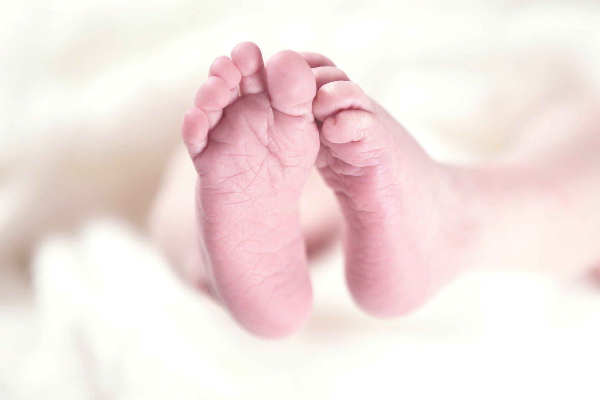 Imagen de recurso de los pies de un bebé. Fuente: Pixabay.