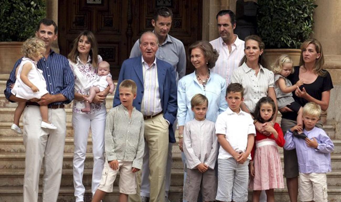Imagen de la familia real un verano en Mallorca. 