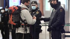 Agentes de la Policía Nacional vigilan que se cumplan las normas / EP