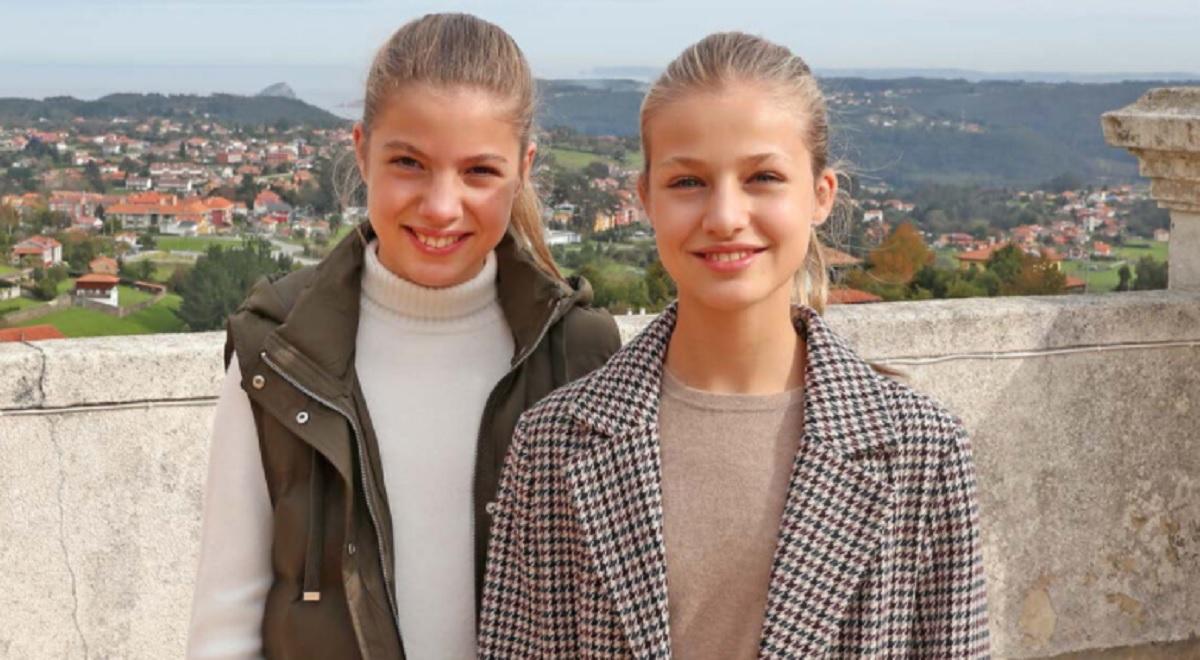 La infanta Sofía y la princesa Leonor en la felicitación de Navidad. Foto Casa Real