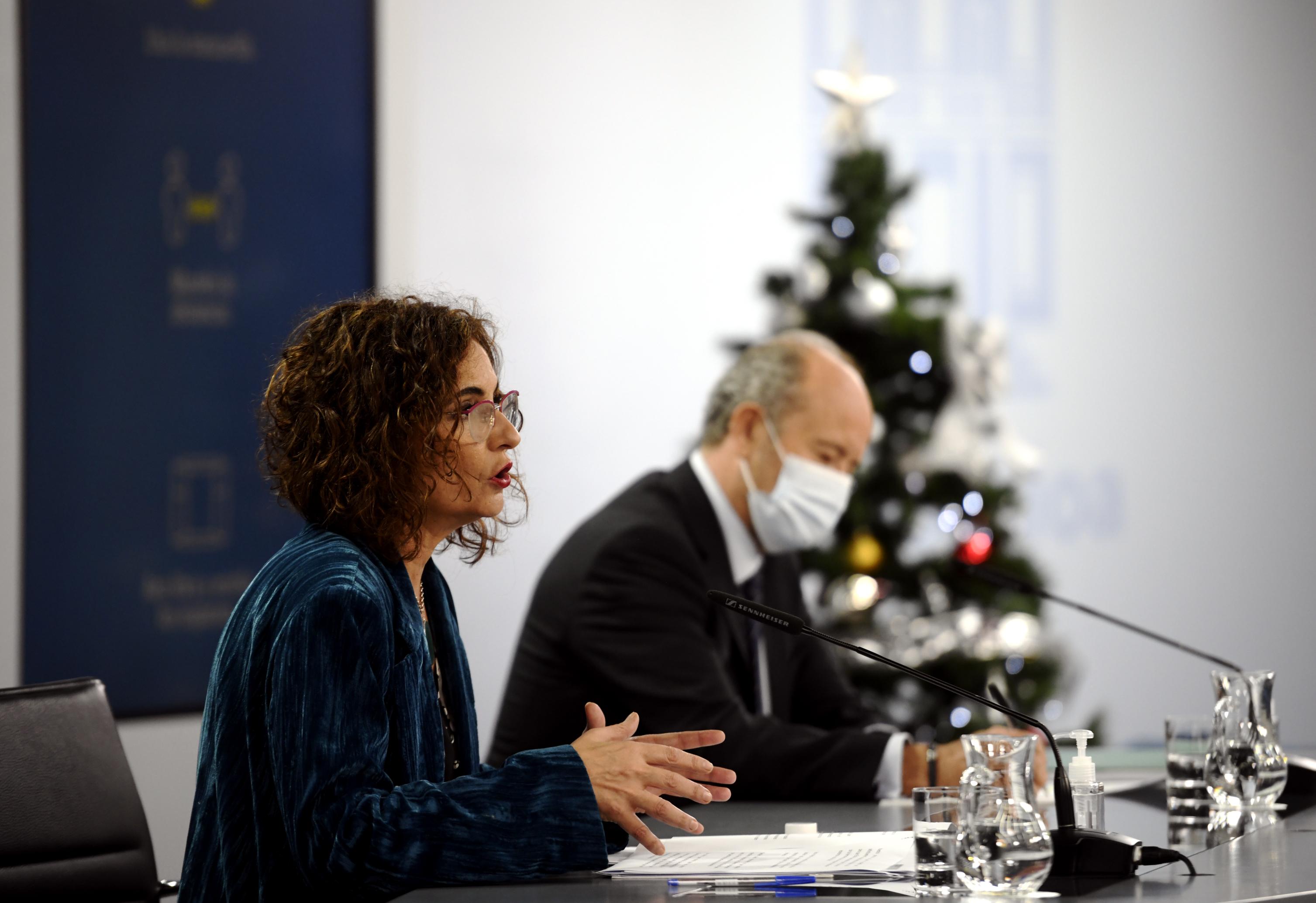 La ministra portavoz, María Jesús Montero, y el ministro de Justicia, Juan Carlos Campo, en la rueda de prensa posterior al Consejo de Ministros. Europa Press
