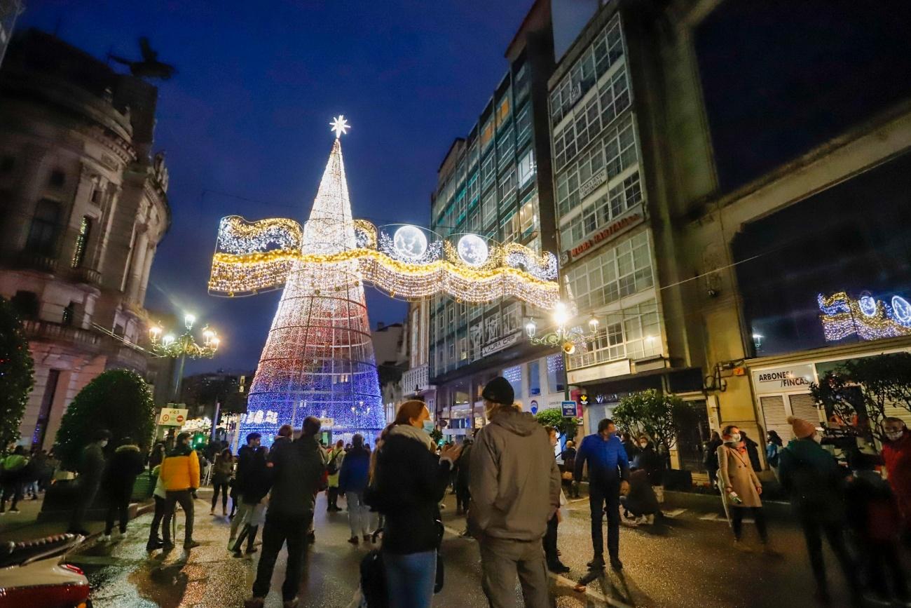 La Navidad en Galicia, en la imagen la calle del Príncipe en Vigo, se restringe a las reuniones de las unidades familiares (Foto: Europa Press).