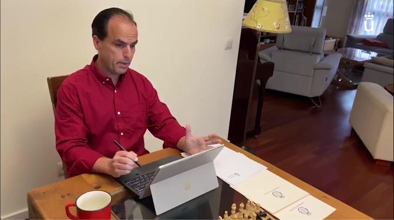 El rector de la Universidad Rey Juan Carlos, Javier Ramos, teletrabajando desde casa El rector de la Universidad Rey Juan Carlos, Javier Ramos, teletrabajando desde casa