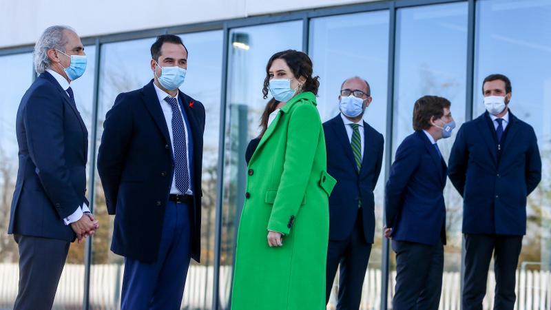 La presidenta de la Comunidad de Madrid, Isabel Díaz Ayuso, junto a los miembros de su Gobierno en la inauguración del Hospital Isabel Zendal / EP
