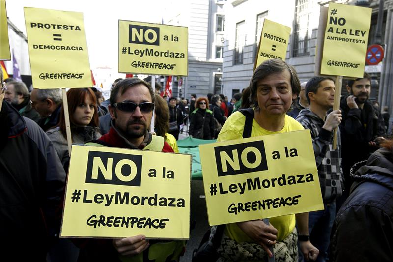 Amnistía Internacional acusa al Gobierno de “recortar la libertades" con la ‘ley mordaza’