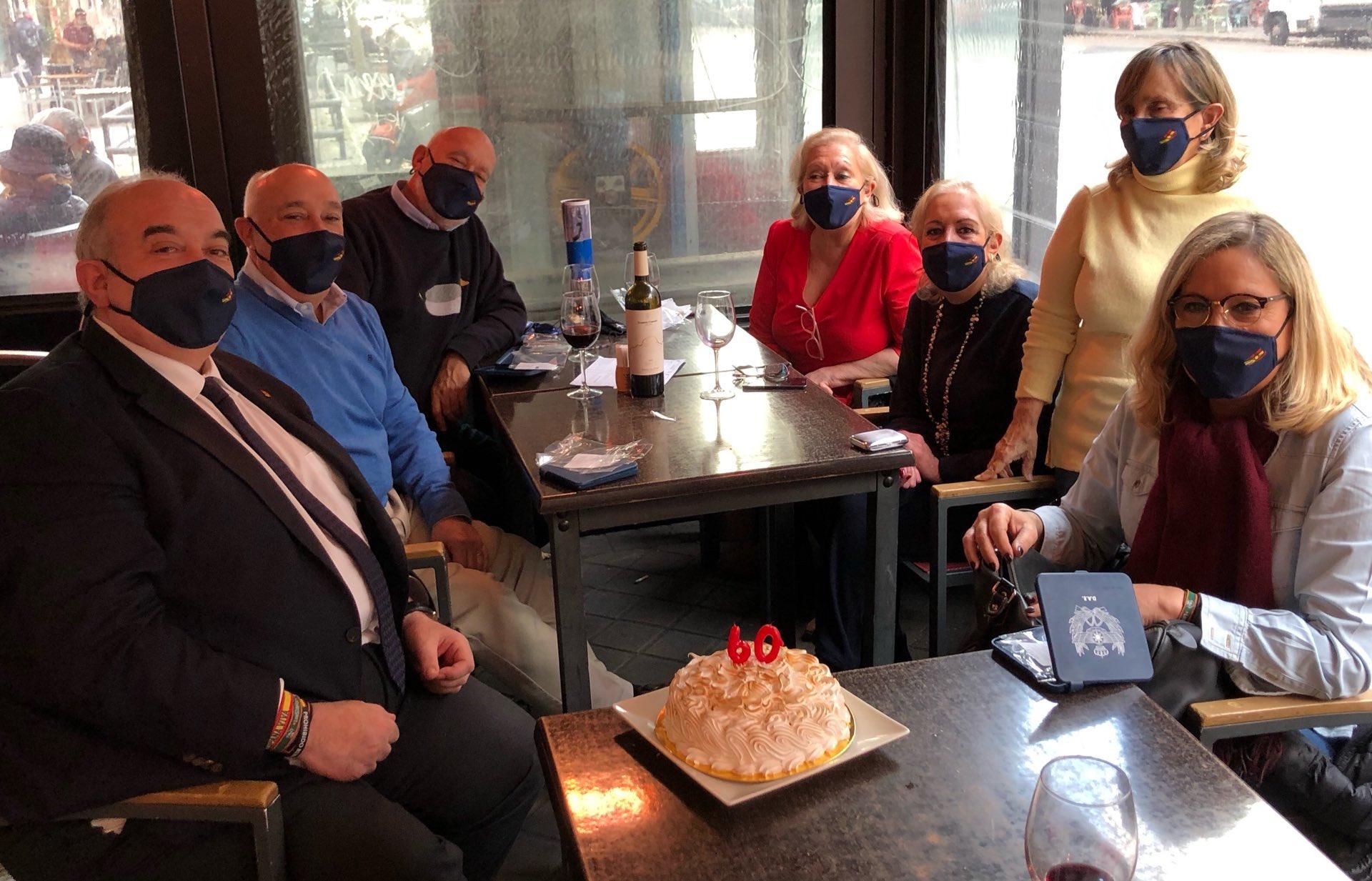 El diputado Emilio del Valle en una comida junto a otras seis personas en Madrid. Fuente Twitter