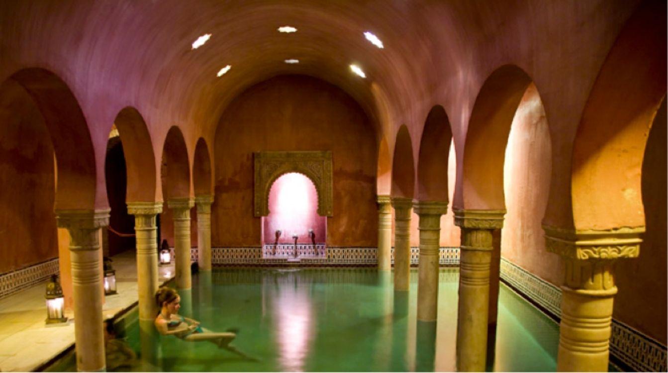 Los cinco balnearios existentes en la provincia de Granada (Alhama de Granada, Alicún, Graena, Lanjarón y Zújar) son herederos de instalaciones romanas o musulmanas