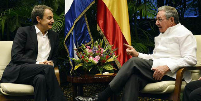 Margallo y 'El País' mienten: Zapatero informó por escrito del viaje a Cuba el 17 de febrero