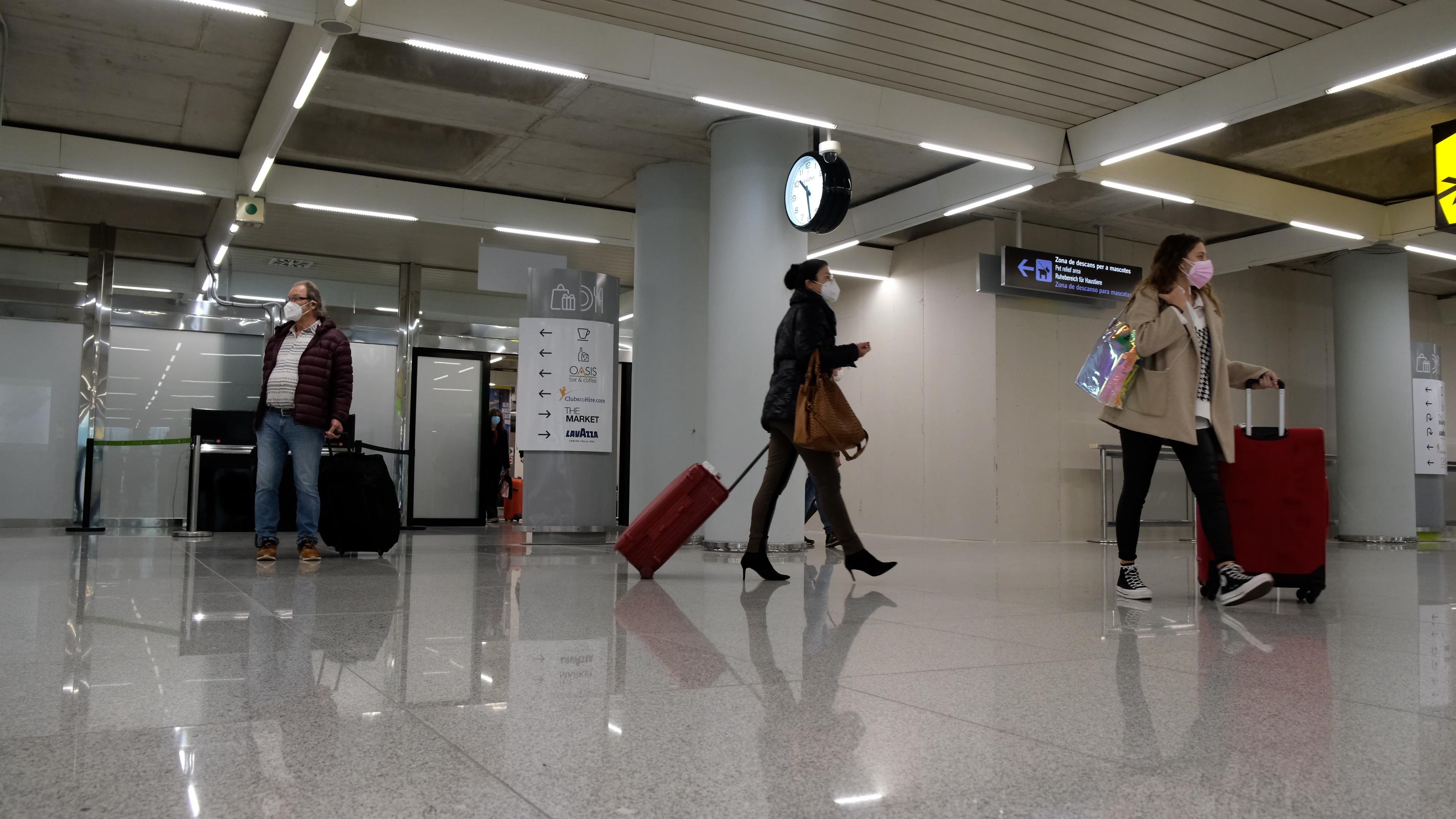 Controles de PCR en los aeropuertos de Baleares. Fuente: Europa Press.