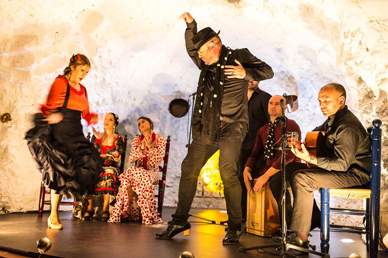 El barrio granadino de Sacromonte es epicentro de la ‘jondura’ y el ‘duende’ y origen de la zambra, una fiesta de cante y baile flamenco que se remonta al siglo XVI