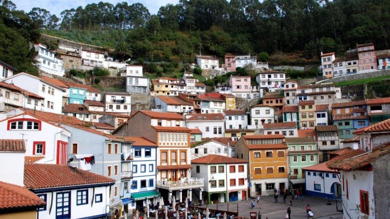 Cudillero, en Asturias, es un pueblo pesquero que atrae multitud de turistas