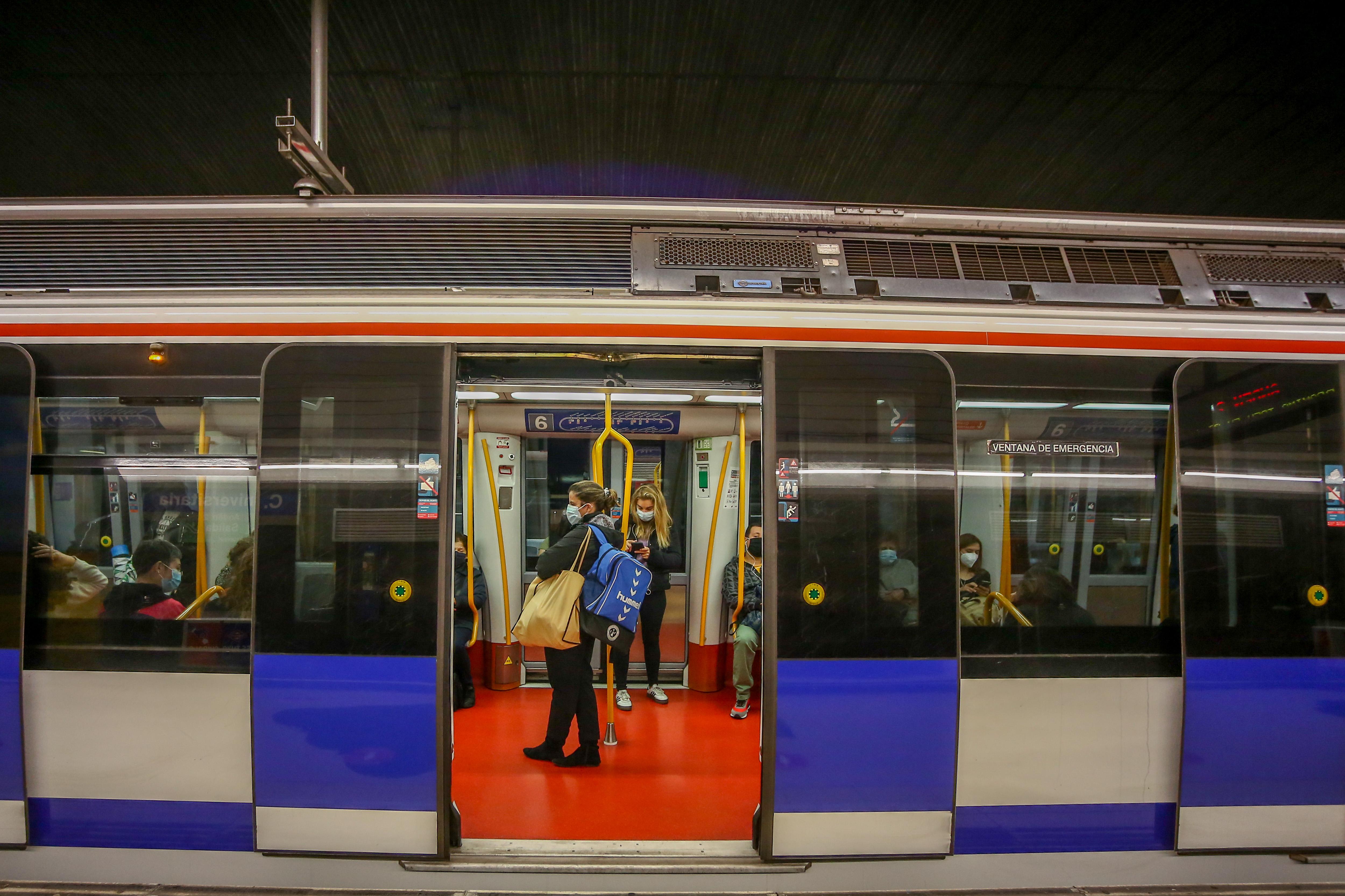 Estos serán los horarios en Madrid de Metro y autobús en Nochebuena y Navidad