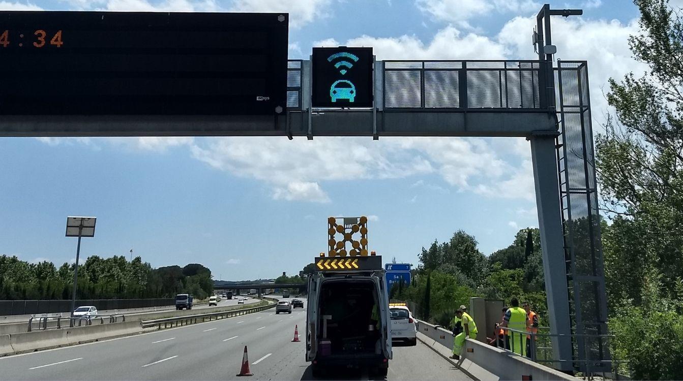 Hace un año empezaron a hacerse pruebas reales en la autopista AP7 en Girona, con tres escenarios diferentes  asignación dinámica de carril, obras en la autopista y embotellamiento