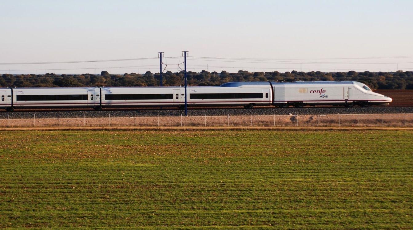 Entre las bazas que maneja Renfe para mantener su liderazgo pese a la competencia, figura su política de devoluciones y su compromiso de puntualidad