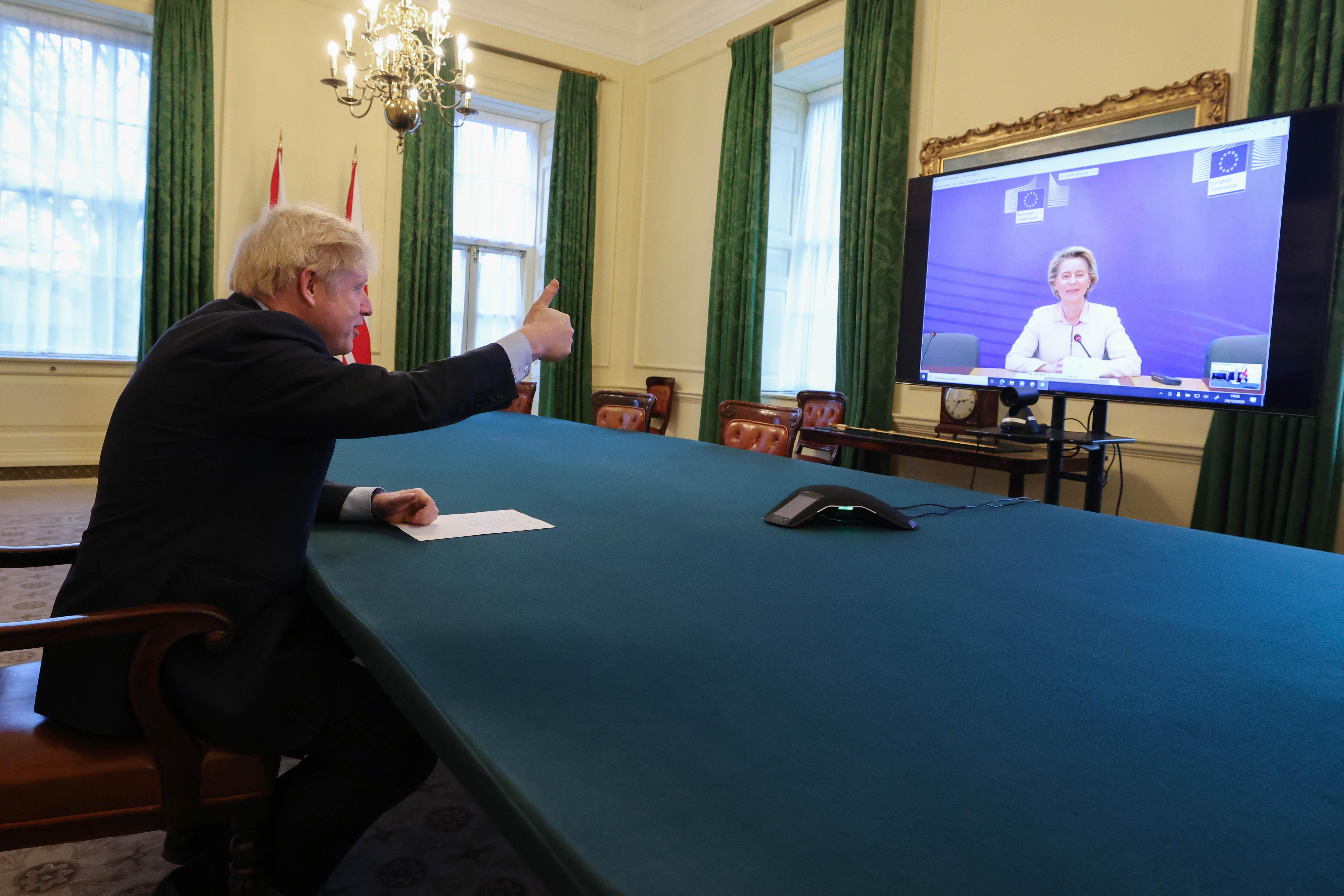Boris Johnson mantiene una videoconferencia con la presidenta de la Comisión Europea, Ursula von der Leyen