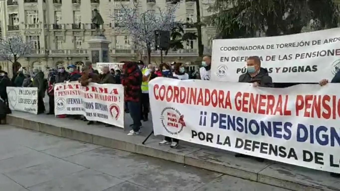 Manifestación de pensionistas ante el Congreso de los Diputados