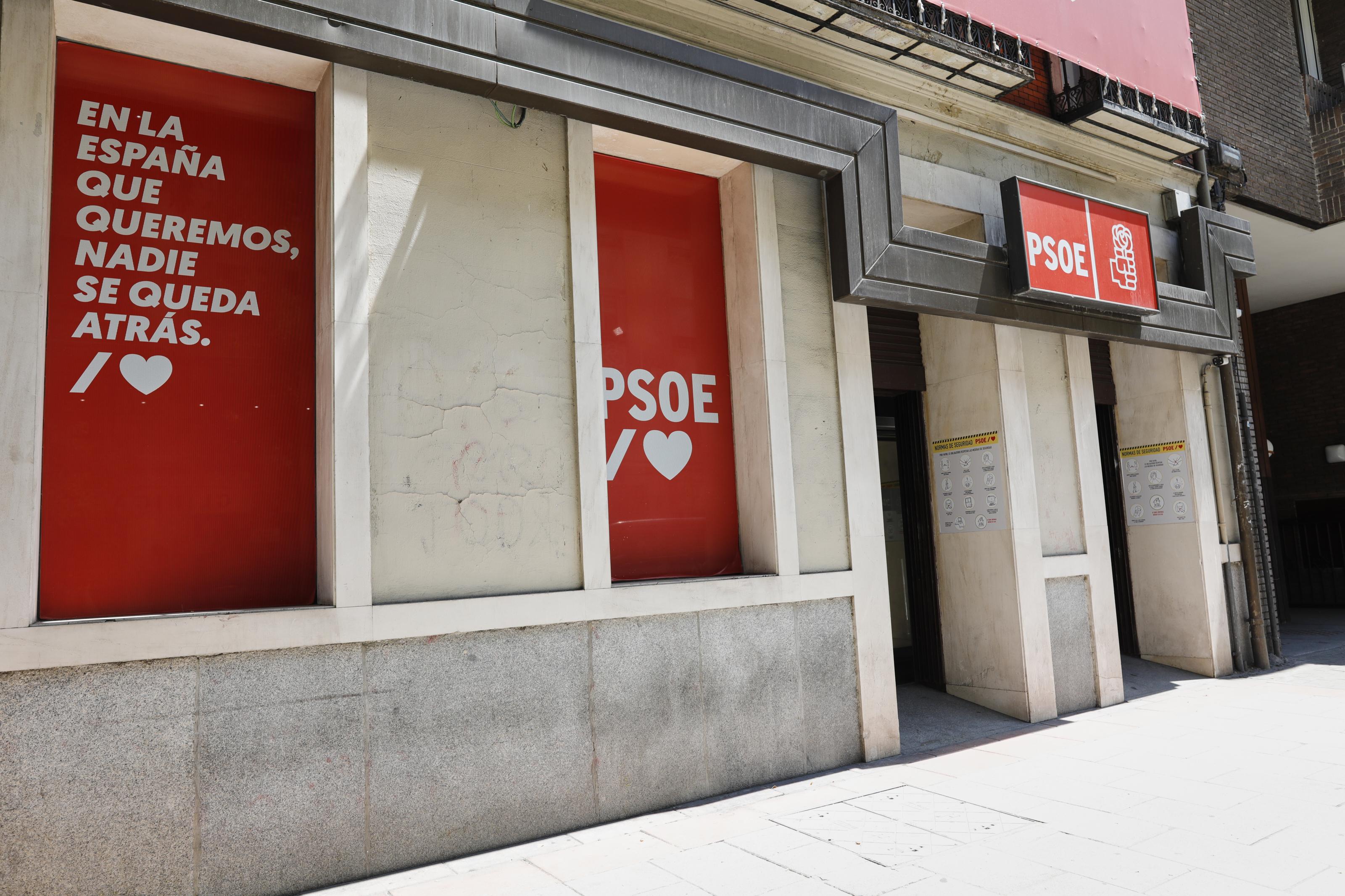 Entrada a la sede del PSOE en Ferraz (Madrid).