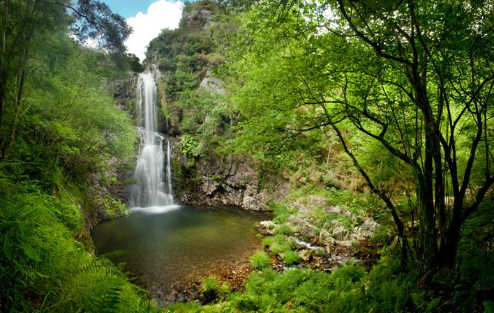 Cascada del Cioyo, en la comarca del Eo, cerca de Castropol